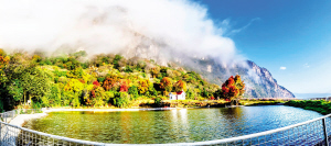 巨石寨一步一風(fēng)景。富民縣攝影家協(xié)會(huì)供圖