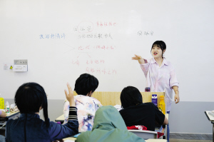 教師為“問題少年”上文化課。