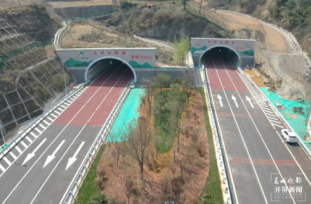 新楚大高速公路正式通車 開屏新聞?dòng)浾?王磊 攝影報(bào)道