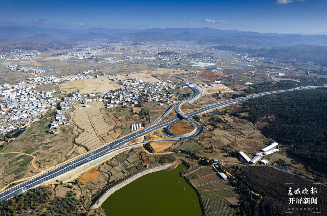 新楚大高速公路正式通車 開屏新聞?dòng)浾?王磊 攝影報(bào)道