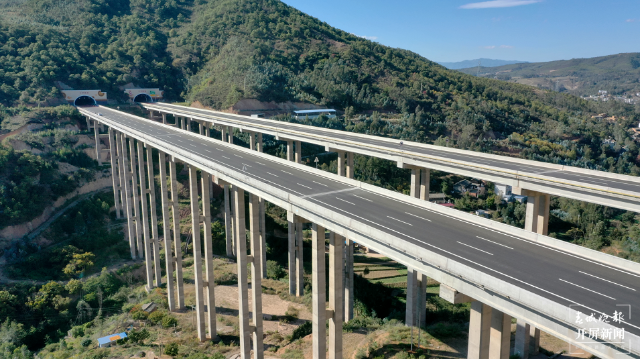 新楚大高速公路正式通車 開屏新聞?dòng)浾?王磊 攝影報(bào)道