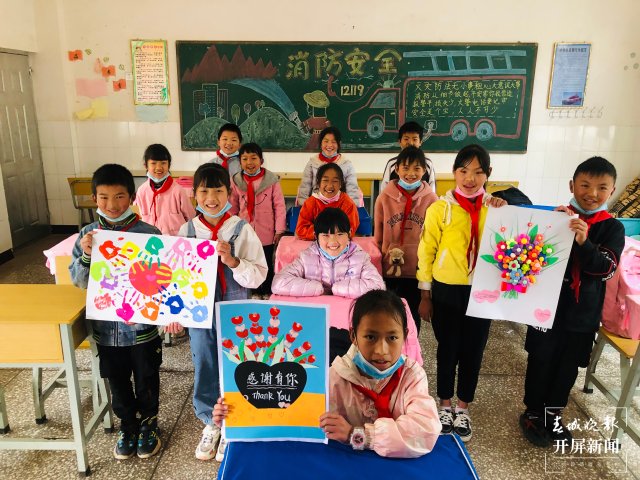 曲靖愛心人士為紅土墻小學(xué)送去春天里的“溫暖”