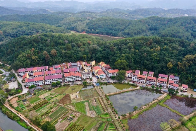 這是2020年11月23日拍攝的三明市沙縣夏茂鎮(zhèn)“沙縣小吃第一村”俞邦村風(fēng)貌（無(wú)人機(jī)照片）。新華社記者姜克紅攝