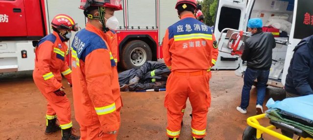昆明一建筑工地倒塌，3人被埋（圖源云南消防）