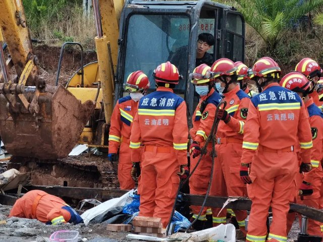 昆明一建筑工地倒塌，3人被埋（圖源云南消防）