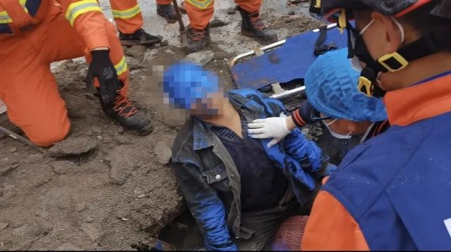 昆明一建筑工地倒塌，3人被埋（圖源云南消防）