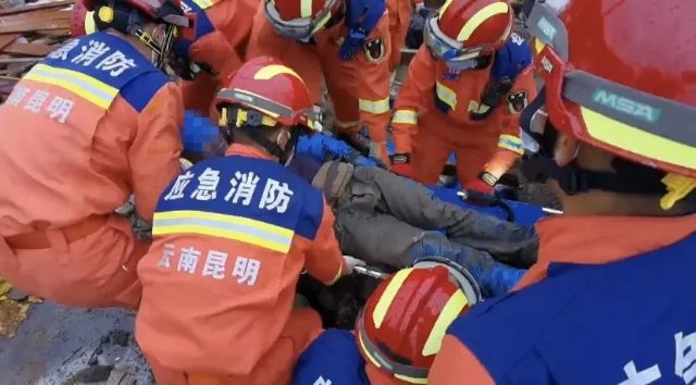 昆明一建筑工地倒塌，3人被埋（圖源云南消防）
