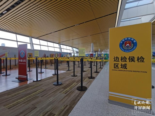 昆明長(zhǎng)水機(jī)場(chǎng)啟用疫情防控臨時(shí)查驗(yàn)專(zhuān)區(qū) 春城晚報(bào)-開(kāi)屏新聞?dòng)浾邚堄?通訊員 徐彥 攝影報(bào)道