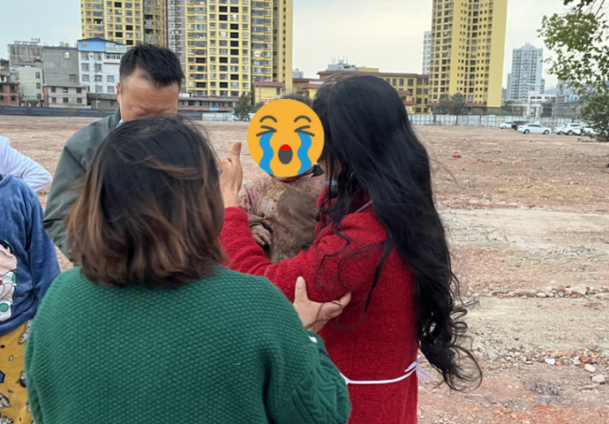 楚雄1歲幼童不慎墜井 救援人員成功營救（楚雄州楚雄市消防救援大隊 供圖）