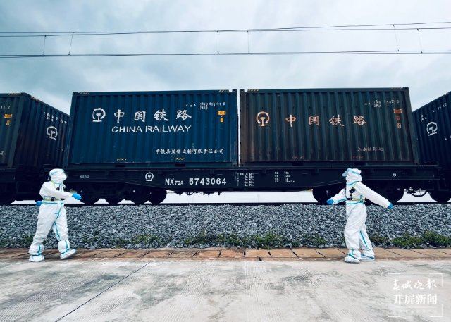 中老鐵路國際公鐵聯(lián)運冷鏈專列實現(xiàn)常態(tài)化運營 (3).jpg