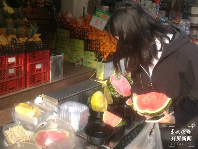 市民直呼：當個“吃瓜群眾”，真的好難 (2).jpg