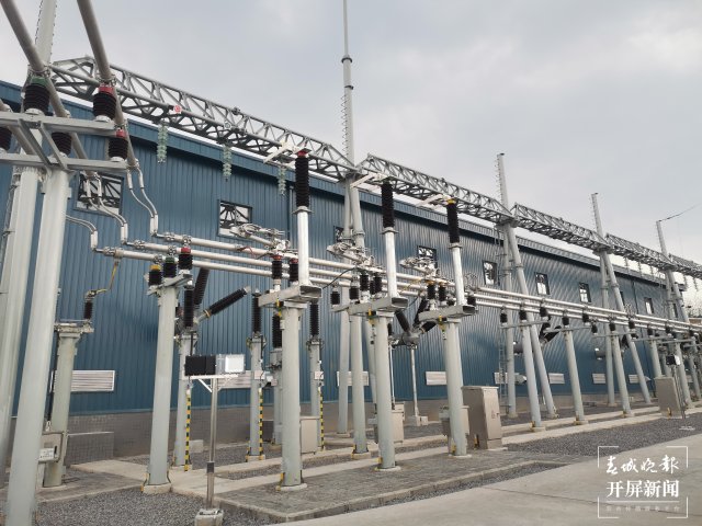 上崗啦！云南首座30毫米以上重冰區(qū)智能變電站投入運(yùn)行（開屏新聞記者 申時勛 通訊員 申登朝 趙亮 攝）