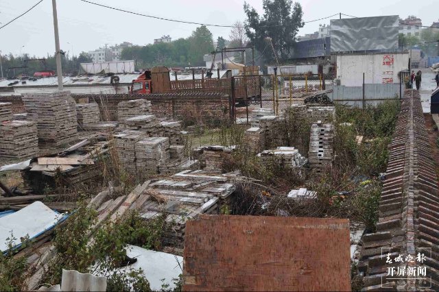 曲靖一“螞蟻搬家”的蟊賊，把自己搬進了看守所…（開屏新聞記者 蔣瓊波 通訊員 恭偉沖 攝）