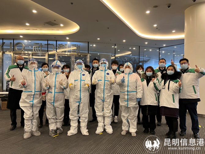 恒隆一心義工隊(duì)向醫(yī)護(hù)人員及社區(qū)工作者送上慰問及防疫物資