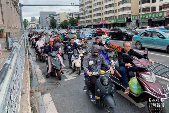 開屏觀察 | “新國標”過渡期進入倒計時，電動車非法“提速”冒頭？記者走訪…… 劉嘉 攝
