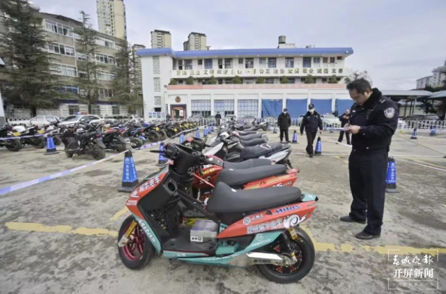 開屏觀察 | “新國標”過渡期進入倒計時，電動車非法“提速”冒頭？記者走訪…… 劉嘉 攝