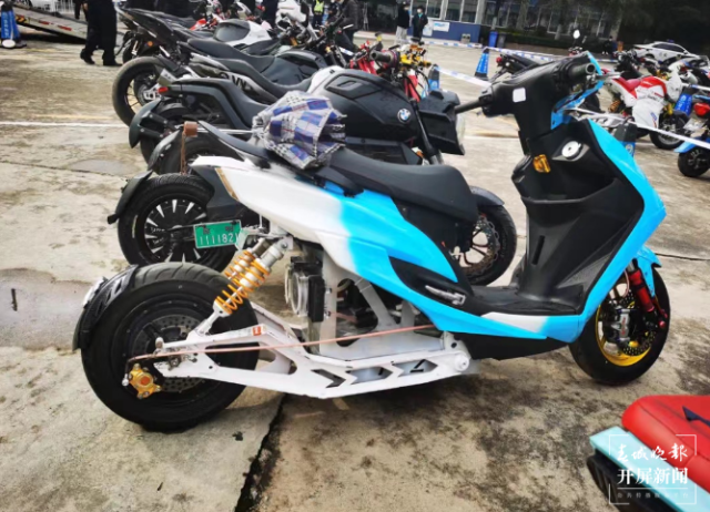 開屏觀察 | “新國標”過渡期進入倒計時，電動車非法“提速”冒頭？記者走訪…… 劉嘉 攝