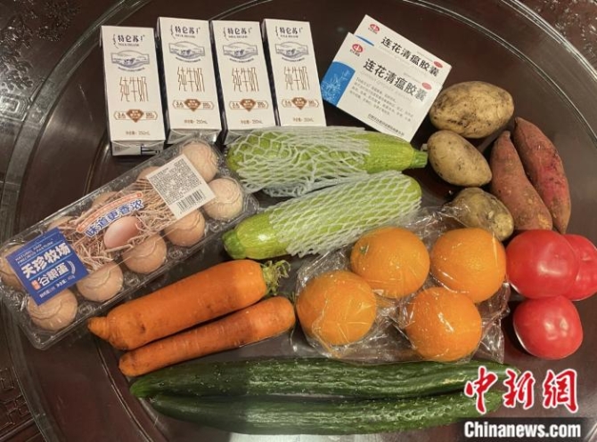 上海市民收到的免費物資。 受訪者供圖