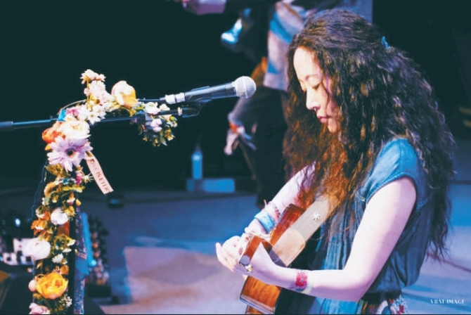 姜昕為愛和生命歌唱