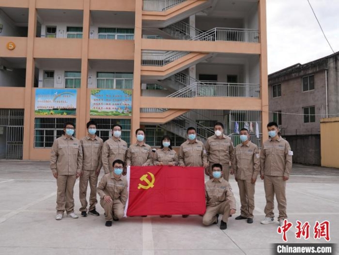 志愿者合影留念?！W(wǎng)寧德供電公司 供圖