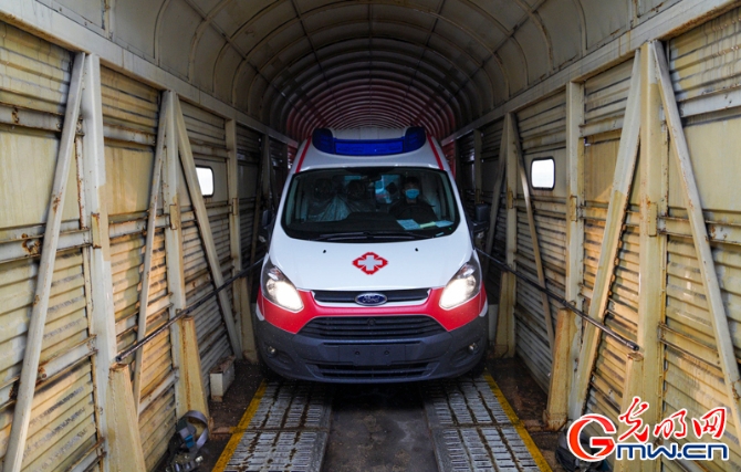 【組圖】“守滬者聯(lián)盟”丨“瓦罐湯”來(lái)了！江西40輛負(fù)壓救護(hù)車馳援上海