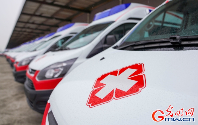 【組圖】“守滬者聯(lián)盟”丨“瓦罐湯”來(lái)了！江西40輛負(fù)壓救護(hù)車馳援上海