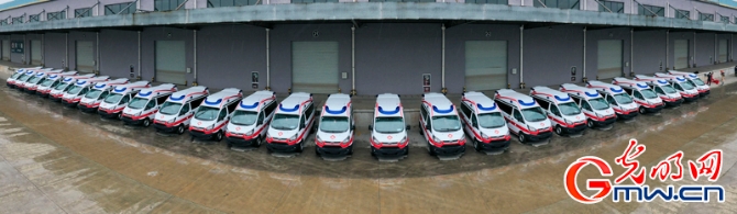 【組圖】“守滬者聯(lián)盟”丨“瓦罐湯”來(lái)了！江西40輛負(fù)壓救護(hù)車馳援上海