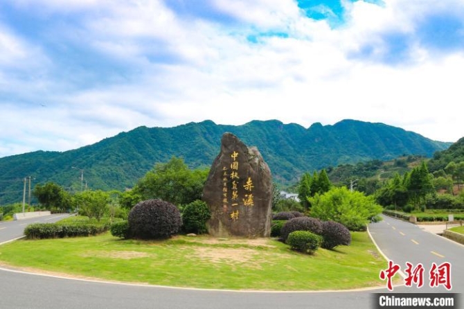 【十年@每一個奮斗的你】“中國扶貧第一村”振興路上：青年創(chuàng)業(yè)熱情高巾幗也不讓須眉