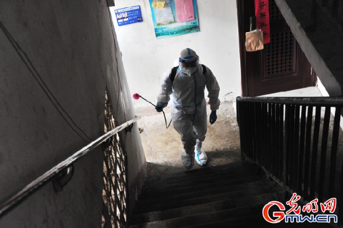 【組圖】“守滬者聯(lián)盟”丨上海開展預(yù)防性消殺作業(yè) 進(jìn)一步阻斷疫情傳播鏈 【組圖】“守滬者聯(lián)盟”丨上海開展預(yù)防性消殺作業(yè) 進(jìn)一步阻斷疫情傳播鏈