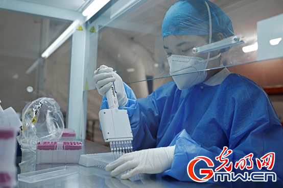 【圖片故事】“守滬者聯(lián)盟”丨上海浦東新區(qū)：全力加快核酸檢測(cè)速度