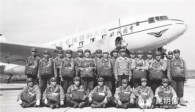 1 機(jī)降滅火隊(duì)員 1 機(jī)降滅火隊(duì)員