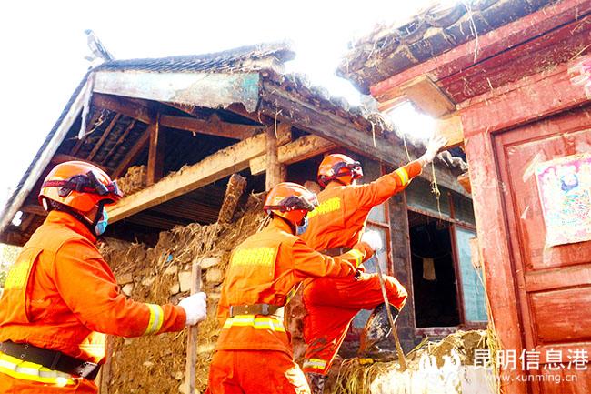 5 中隊(duì)參加抗洪搶險(xiǎn) 5 中隊(duì)參加抗洪搶險(xiǎn)