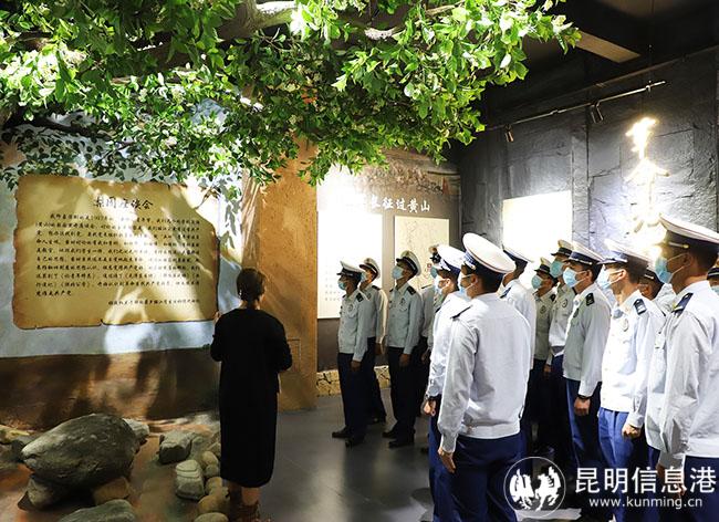 2 參觀古城區(qū)“四史”宣傳教育館 2 參觀古城區(qū)“四史”宣傳教育館