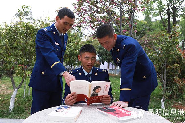 2 學(xué)習(xí)張桂梅事跡 2 學(xué)習(xí)張桂梅事跡