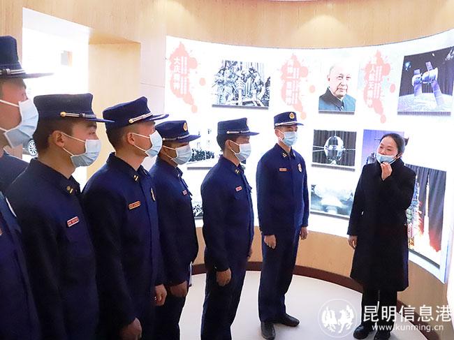 3 學(xué)習(xí)先進(jìn)典型人物事跡 3 學(xué)習(xí)先進(jìn)典型人物事跡