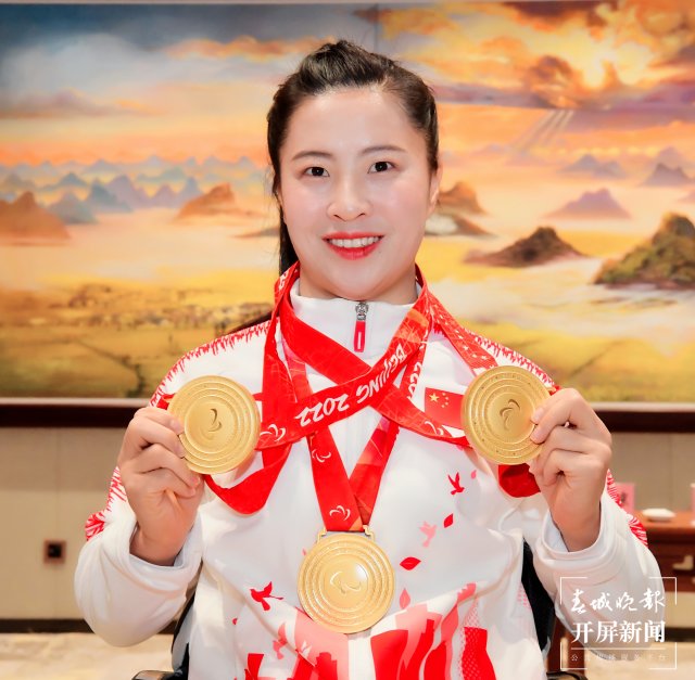 玉溪這里千畝桑葚熟啦！采摘正當(dāng)時(shí)，挑個(gè)時(shí)間出發(fā)吧?。ㄓ裣薪▍^(qū)融媒體中心供圖）