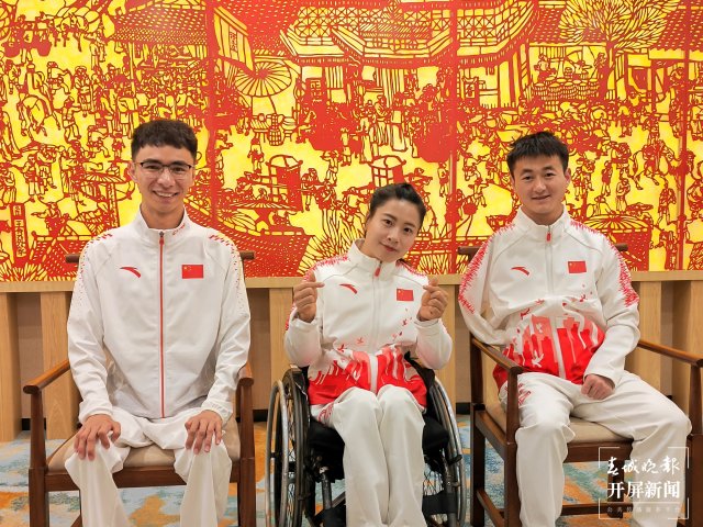 玉溪這里千畝桑葚熟啦！采摘正當(dāng)時(shí)，挑個(gè)時(shí)間出發(fā)吧?。ㄓ裣薪▍^(qū)融媒體中心供圖）