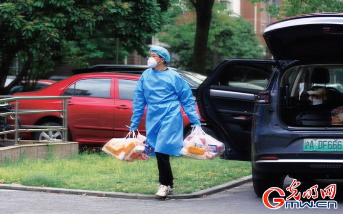 【組圖】“守滬者聯(lián)盟”丨上海:多措并舉保障保供物資安全 【組圖】“守滬者聯(lián)盟”丨上海:多措并舉保障保供物資安全