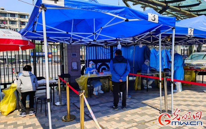 【組圖】“守滬者聯(lián)盟”丨上海疫情近幾天呈下降趨勢 封控區(qū)連續(xù)三天開展核酸篩查 【組圖】“守滬者聯(lián)盟”丨上海疫情近幾天呈下降趨勢 封控區(qū)連續(xù)三天開展核酸篩查