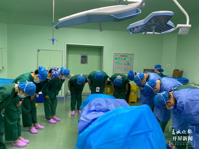 保山13歲花季少女意外身亡 家人含淚捐出她的5個(gè)器官.jpg