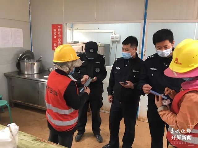 白龍?zhí)杜沙鏊叭齻€強化”守護白龍?zhí)杜沙鏊鏄?gòu)建高鐵南站反詐安全網(wǎng)