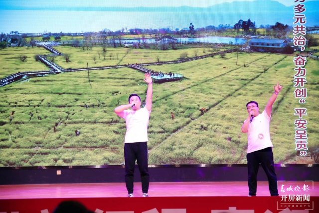 聽他們用身邊的故事讓黨的創(chuàng)新理論“飛入尋常百姓家”