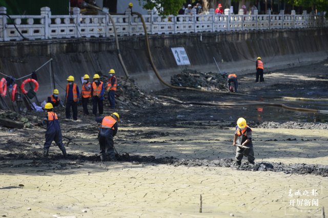 翠湖公園清淤工程(龍宇丹 攝)