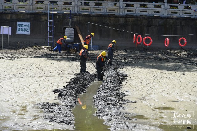 翠湖公園清淤工程(龍宇丹 攝)