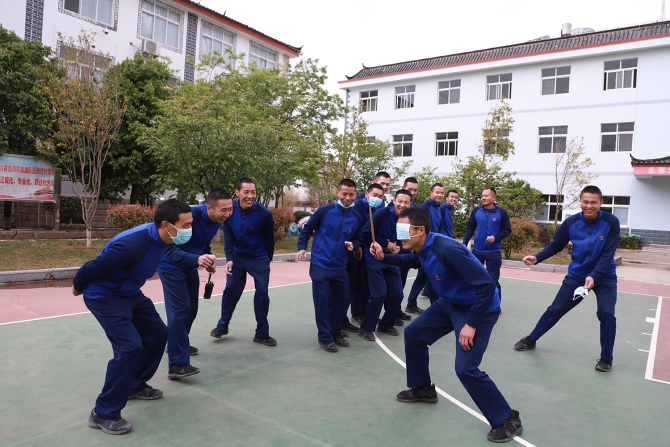 “跑偏”的小伙