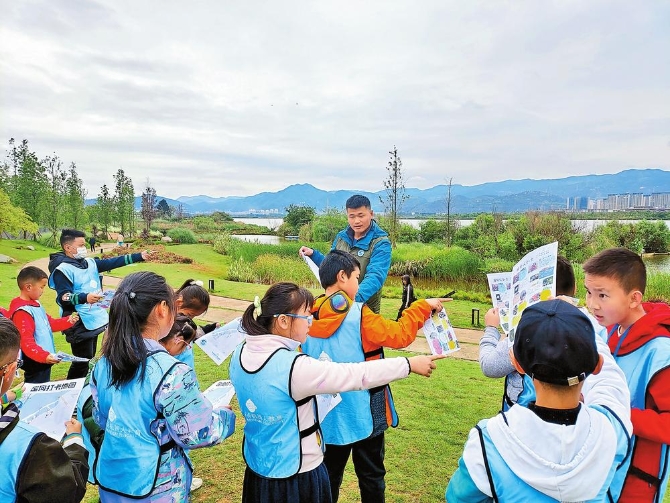 8d5cb5e9-4ef7-4acd-b78b-32a60d40eea1 8d5cb5e9-4ef7-4acd-b78b-32a60d40eea1