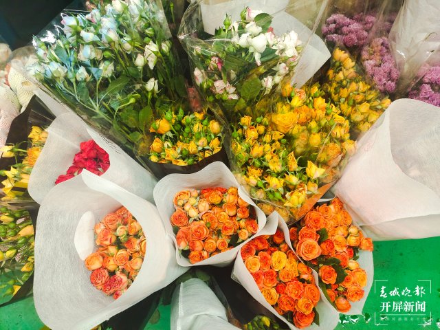 母親節(jié)，昆明康乃馨（開(kāi)屏新聞?dòng)浾?孫江葒 攝）