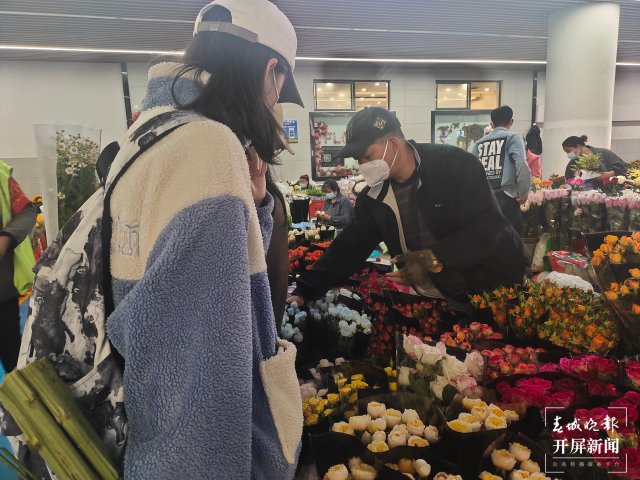 母親節(jié)，昆明康乃馨（開(kāi)屏新聞?dòng)浾?孫江葒 攝）