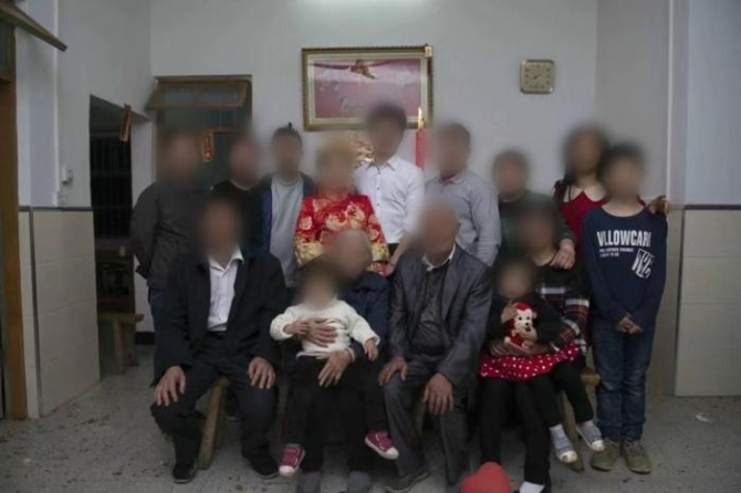 劉先生一家合照，劉先生(左一)，媽媽(左二)。受訪者提供