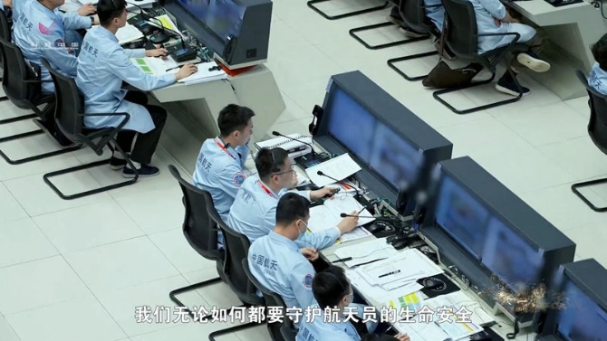 青春獻給中國航天|90后“北京明白”高?。嚎诹畋澈笫菈毫拓熑? style=